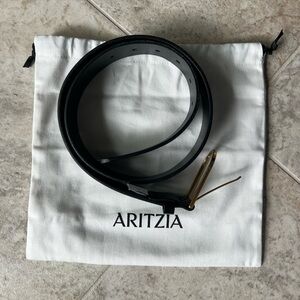 Aritzia Babaton longtime belt black/brass buckle
